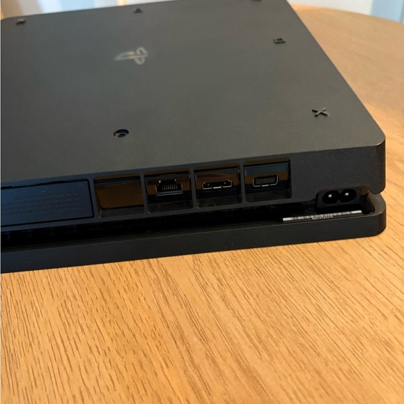 Sony PlayStation 4 - Picture 4 of 5